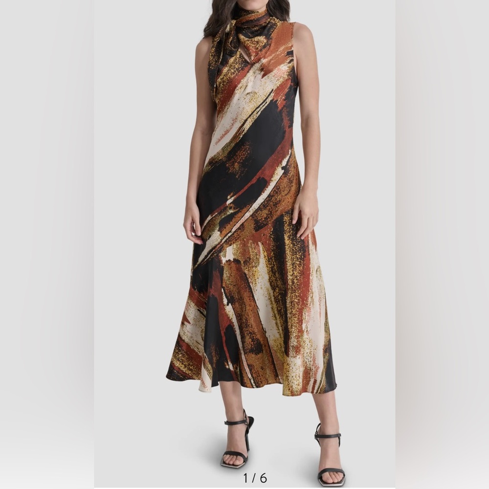 Print Tie Neck Dress
DKNY